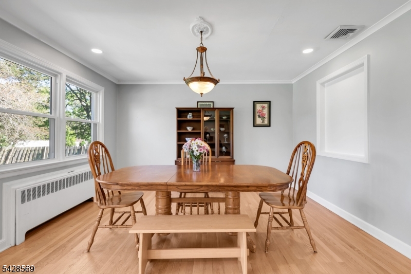 492 King George Rd