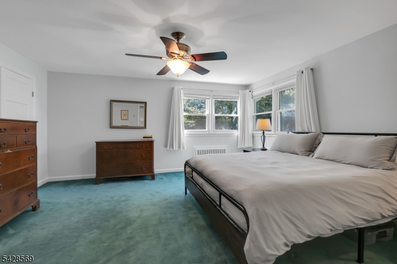 492 King George Rd