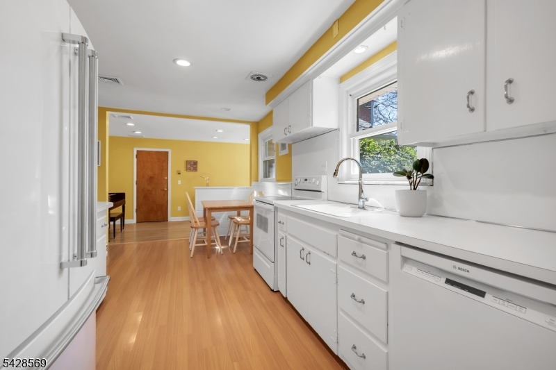 492 King George Rd