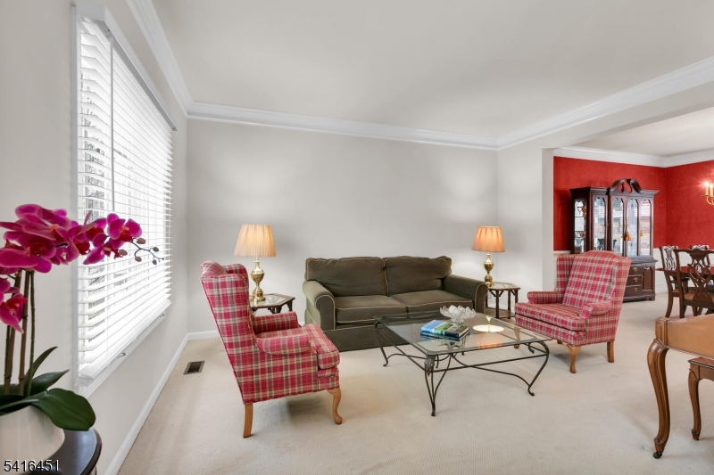 1 Vanderveer Dr