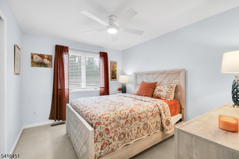 1 Vanderveer Dr