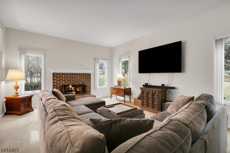 1 Vanderveer Dr