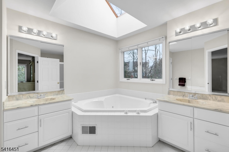 1 Vanderveer Dr