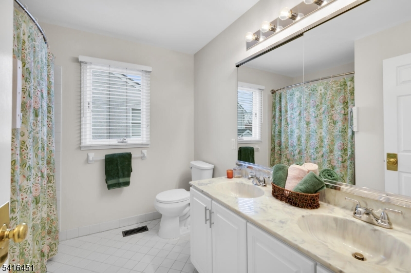 1 Vanderveer Dr