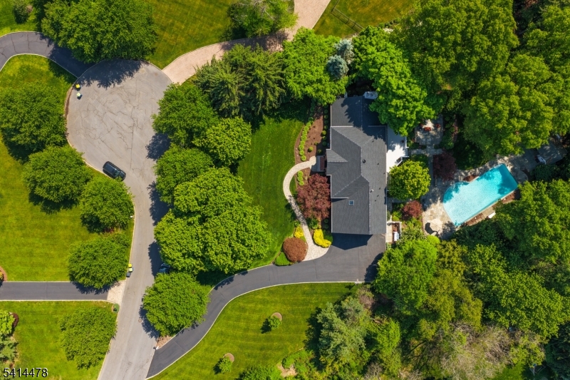33 Saint Nickolas Way