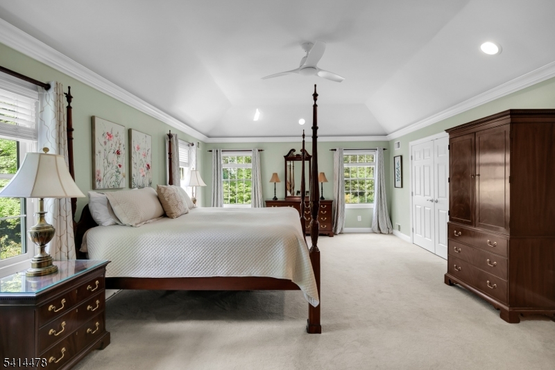 33 Saint Nickolas Way