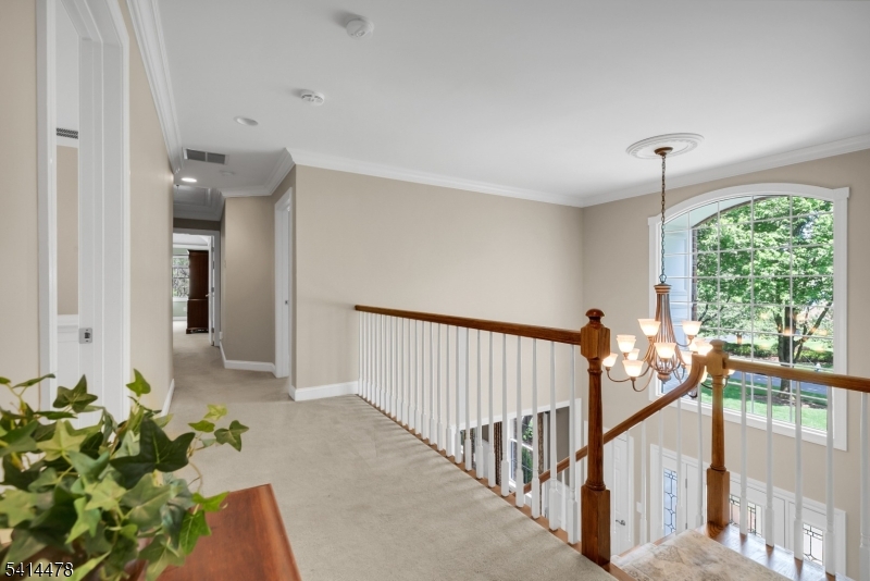 33 Saint Nickolas Way
