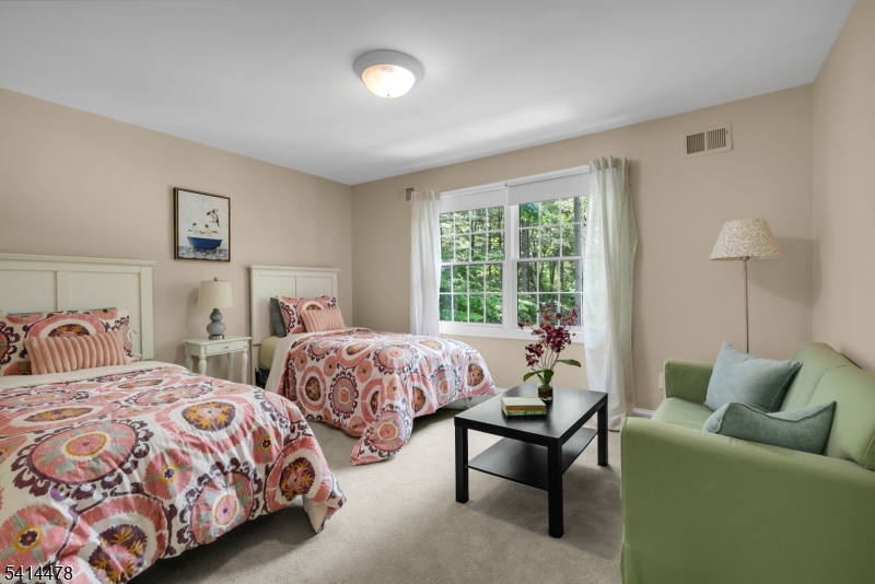 33 Saint Nickolas Way