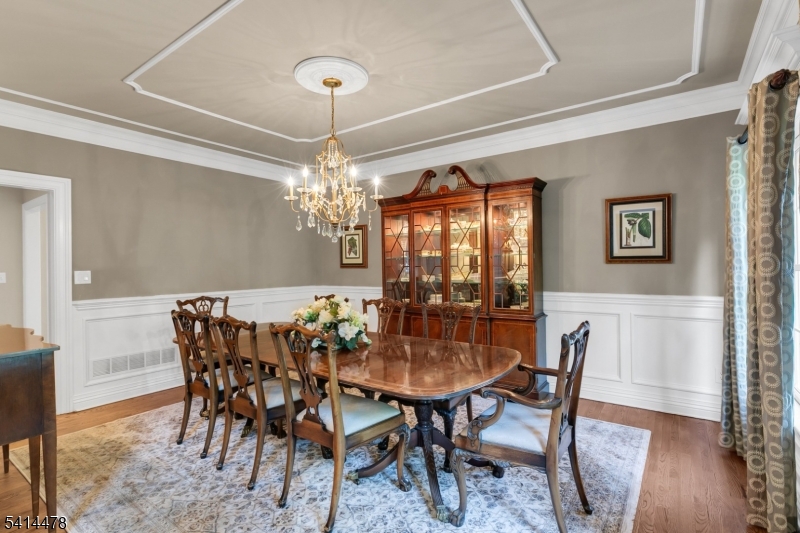 33 Saint Nickolas Way