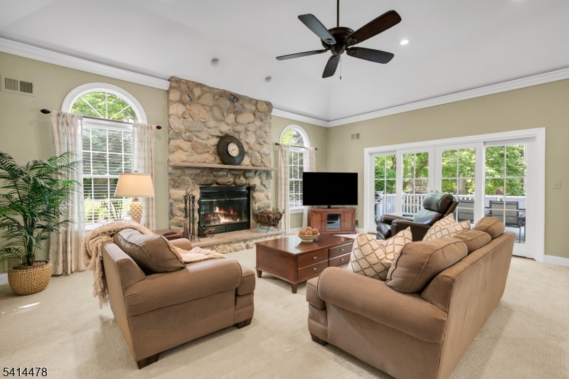 33 Saint Nickolas Way