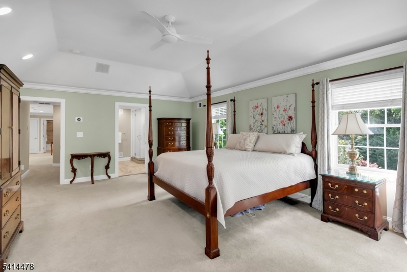 33 Saint Nickolas Way