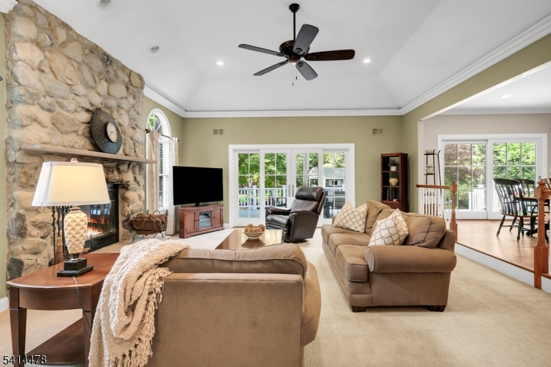 33 Saint Nickolas Way