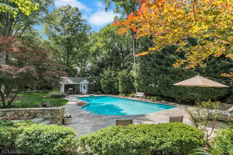 33 Saint Nickolas Way