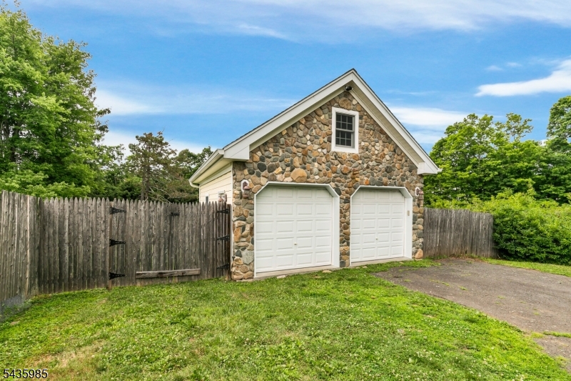 1265 Mount Airy Rd