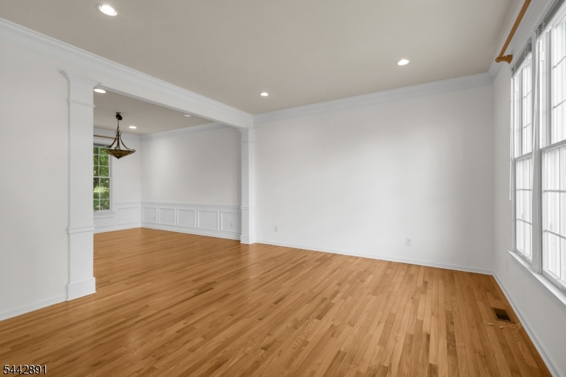 16 Bedford Dr