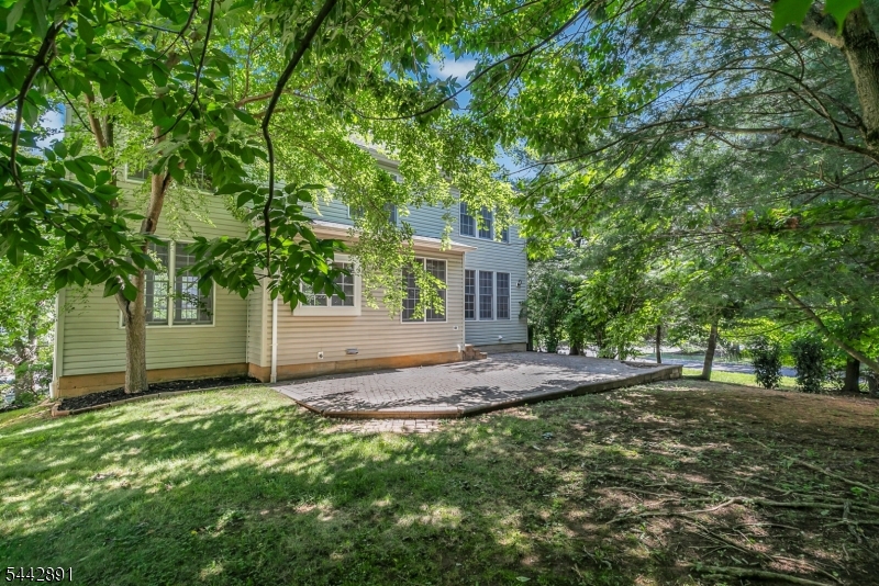 16 Bedford Dr