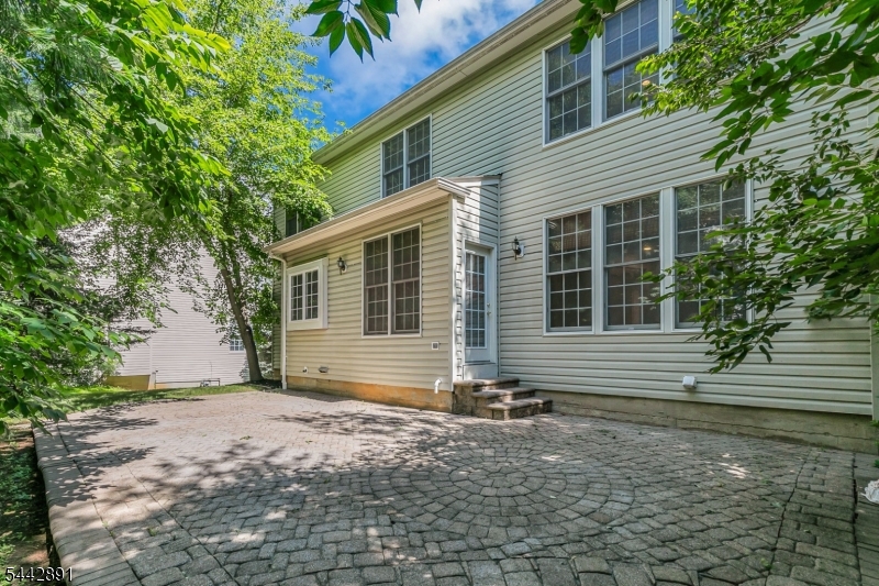 16 Bedford Dr