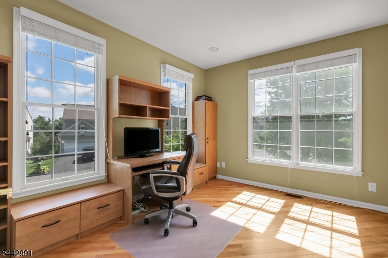 16 Bedford Dr