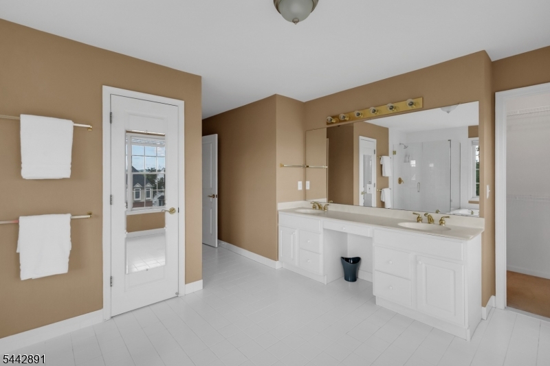16 Bedford Dr