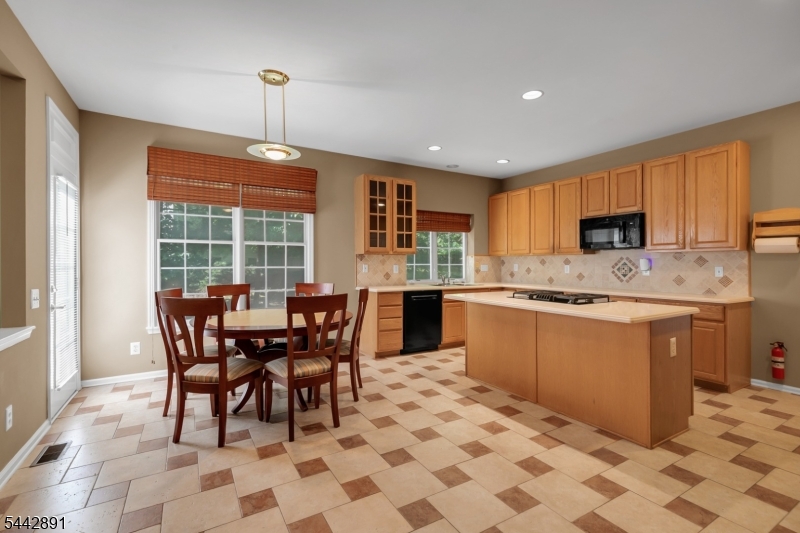 16 Bedford Dr