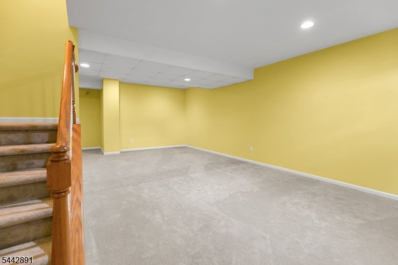 16 Bedford Dr