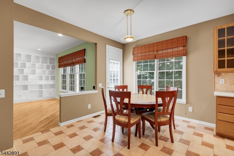 16 Bedford Dr