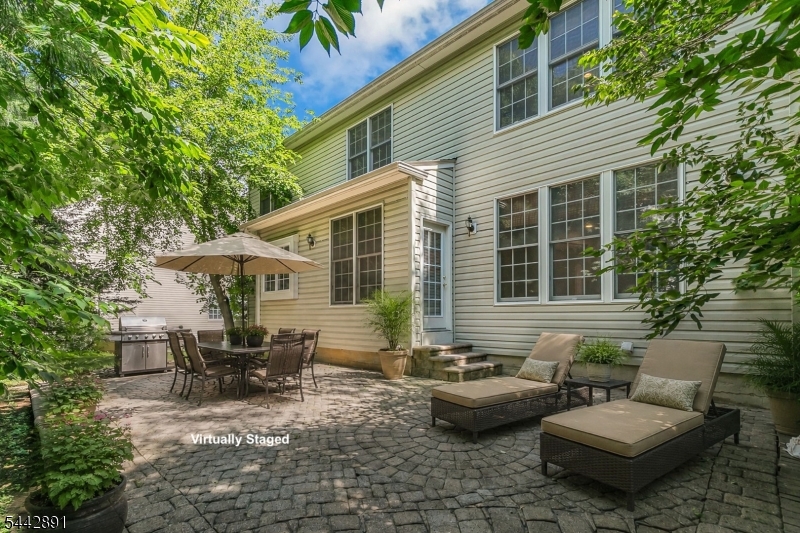 16 Bedford Dr
