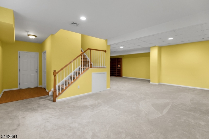 16 Bedford Dr