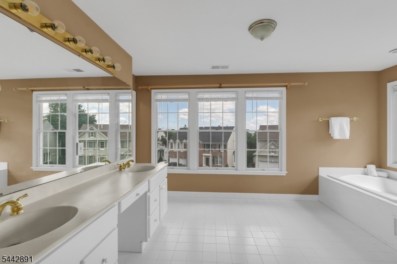 16 Bedford Dr