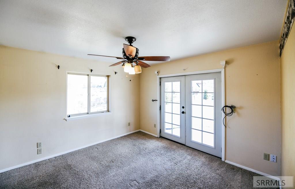 33 N Primrose Drive