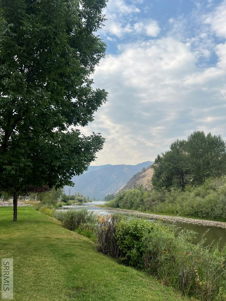 1826 N Hwy 93