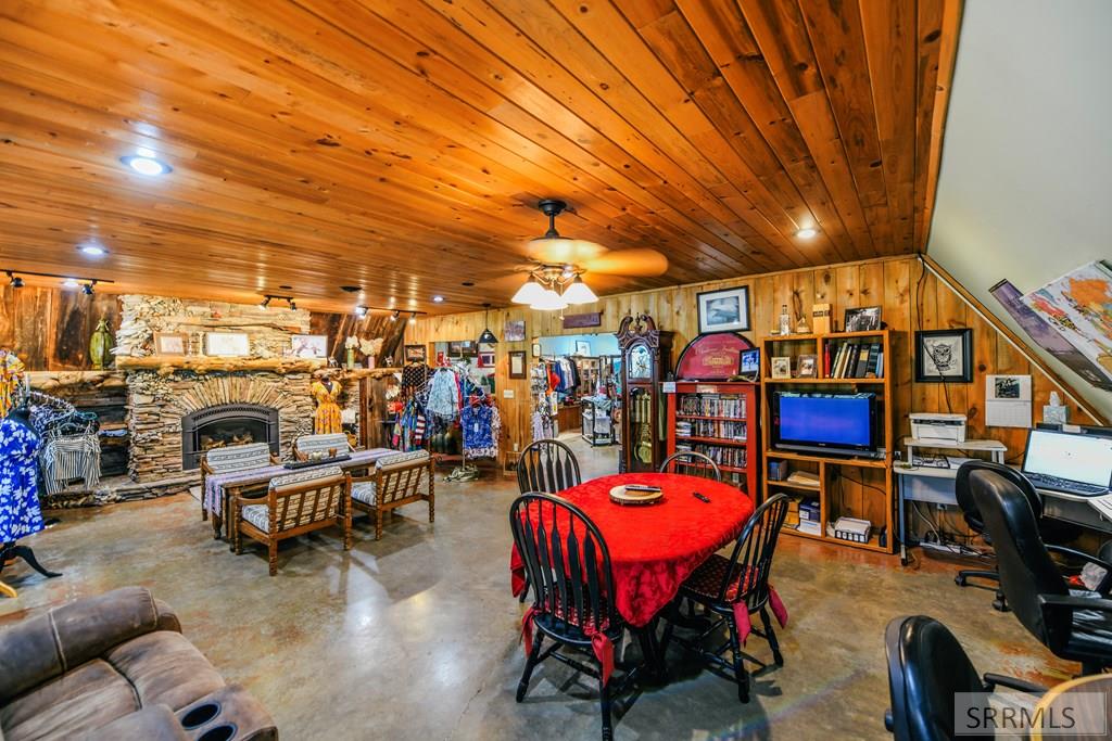1826 N Hwy 93