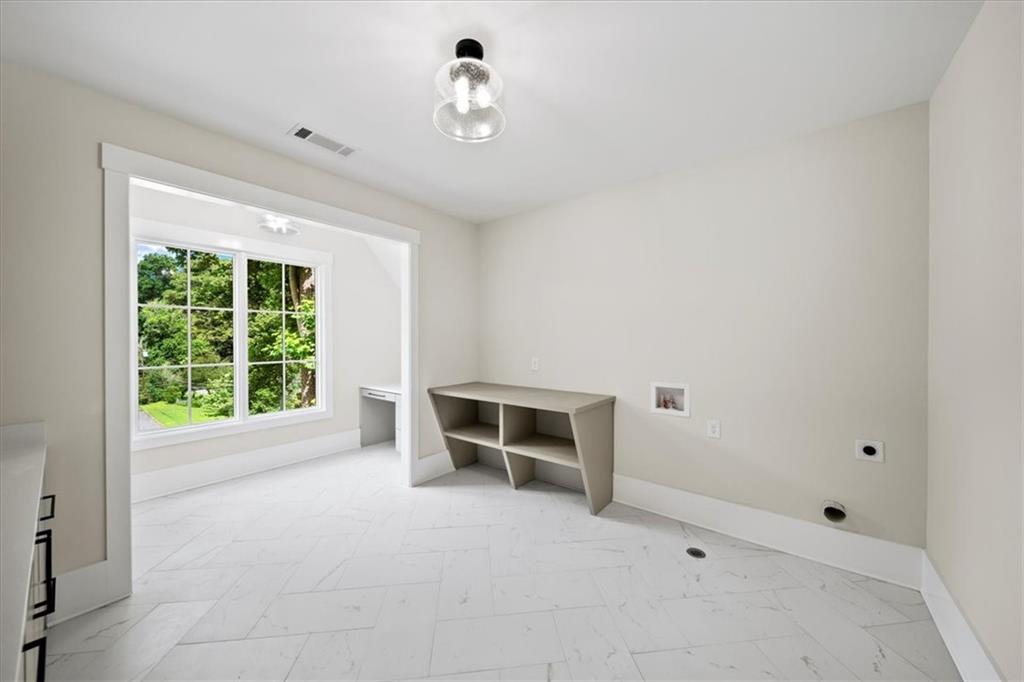 6175 River Shore Parkway