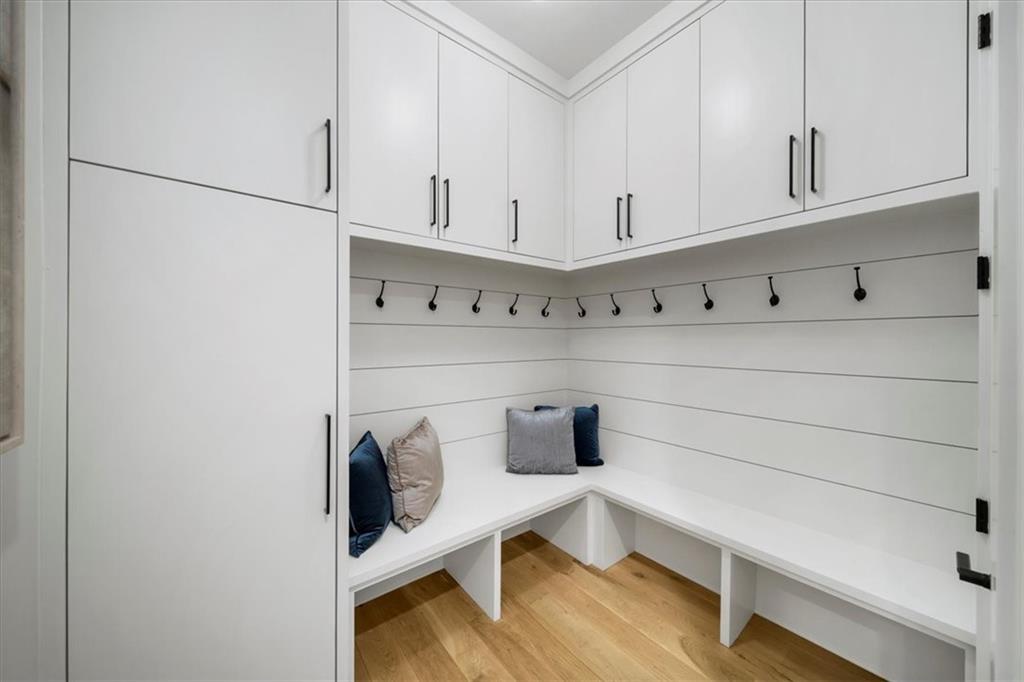 6175 River Shore Parkway