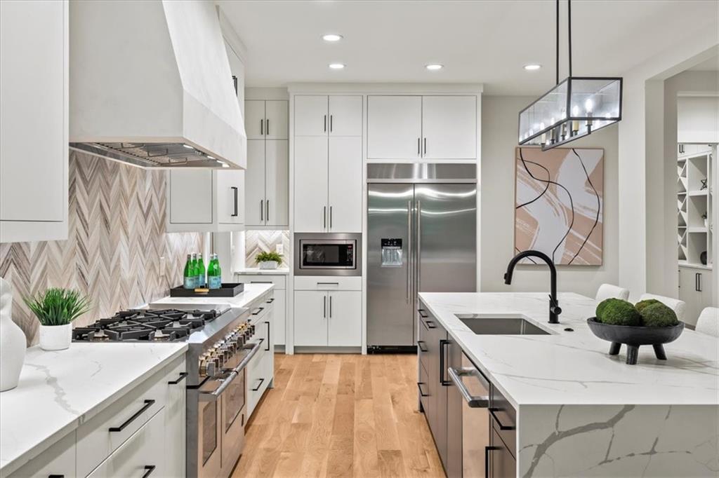 6175 River Shore Parkway