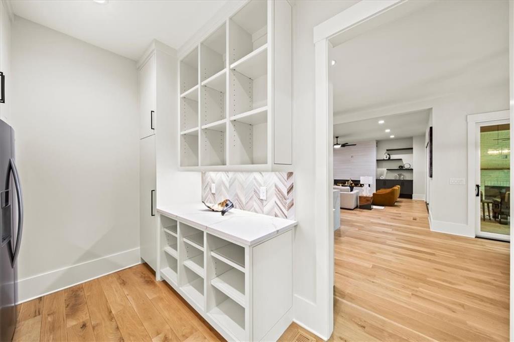 6175 River Shore Parkway