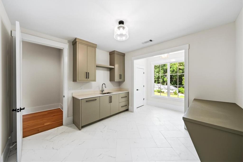 6175 River Shore Parkway