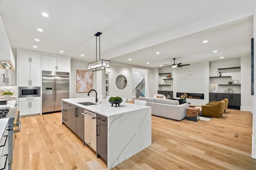 6175 River Shore Parkway