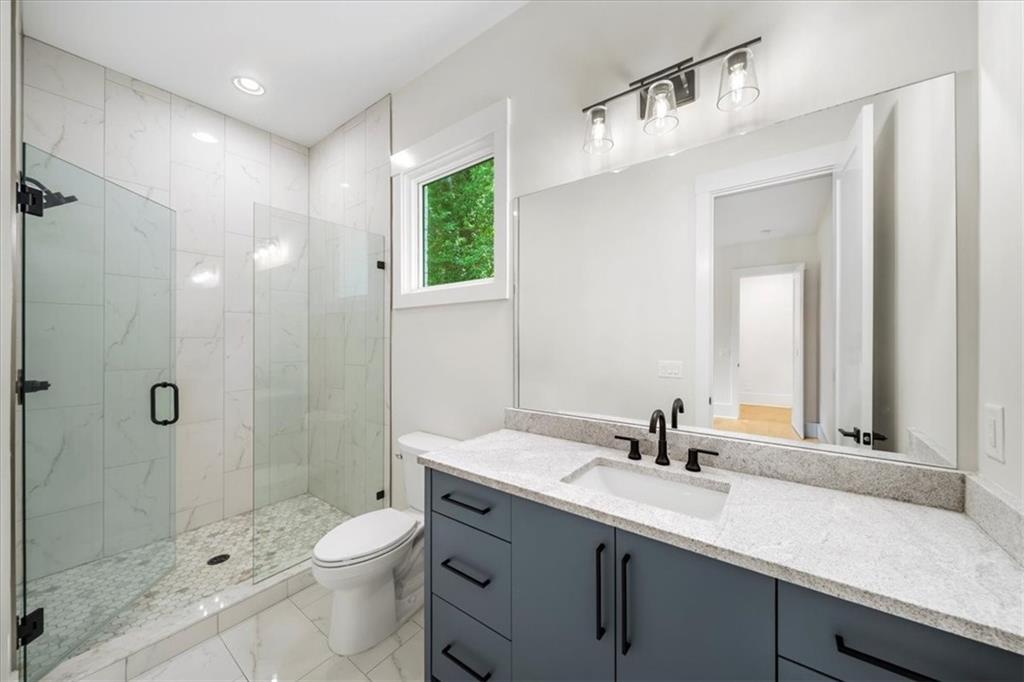 6175 River Shore Parkway