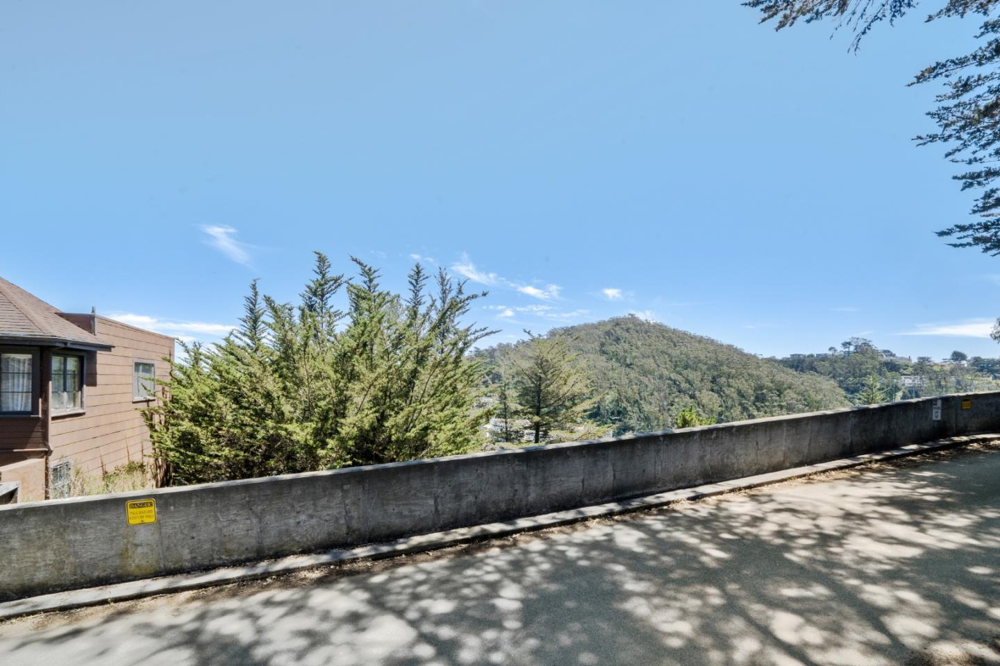 285 Edgehill WAY