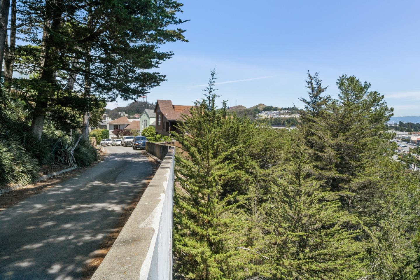 285 Edgehill WAY