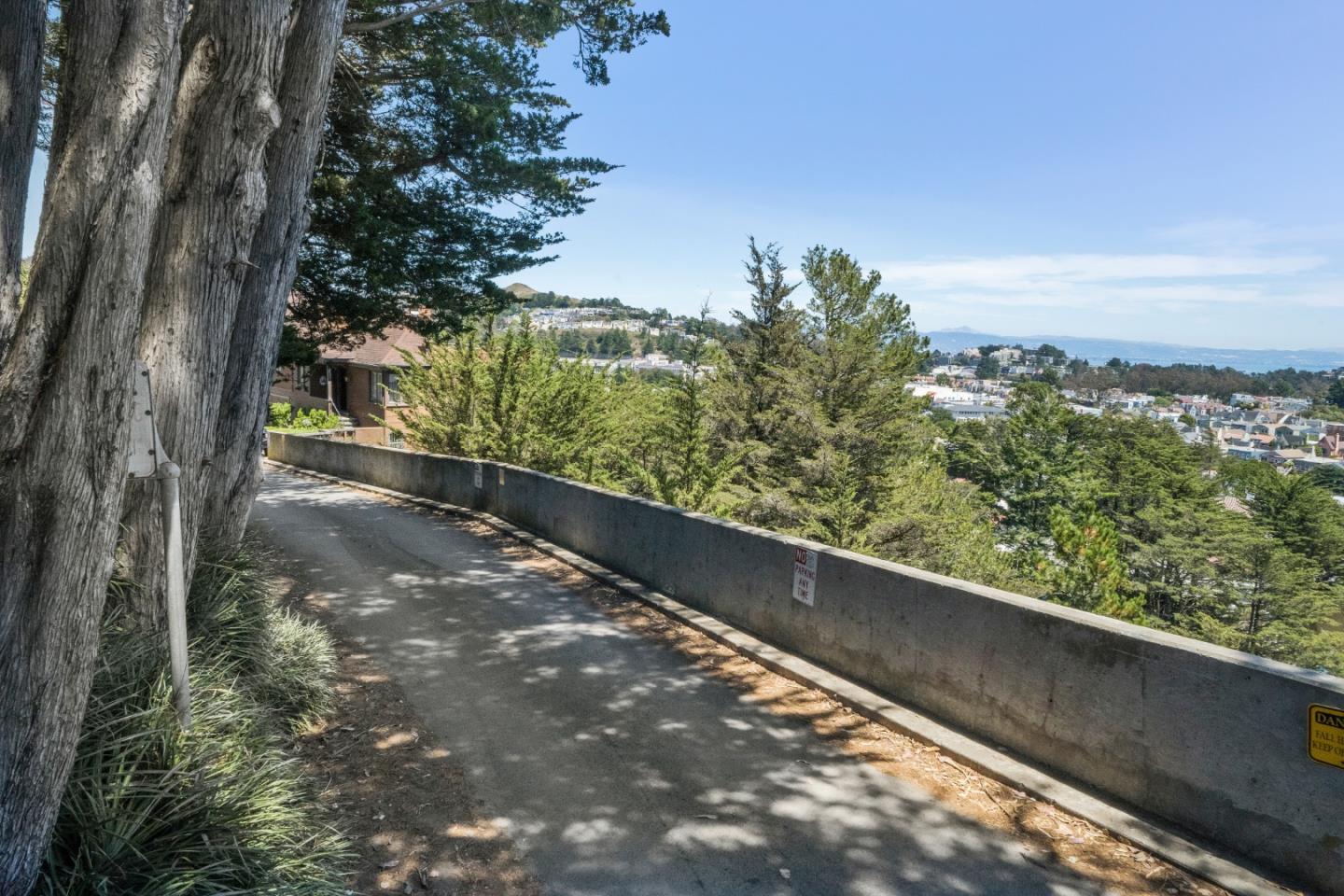 285 Edgehill WAY