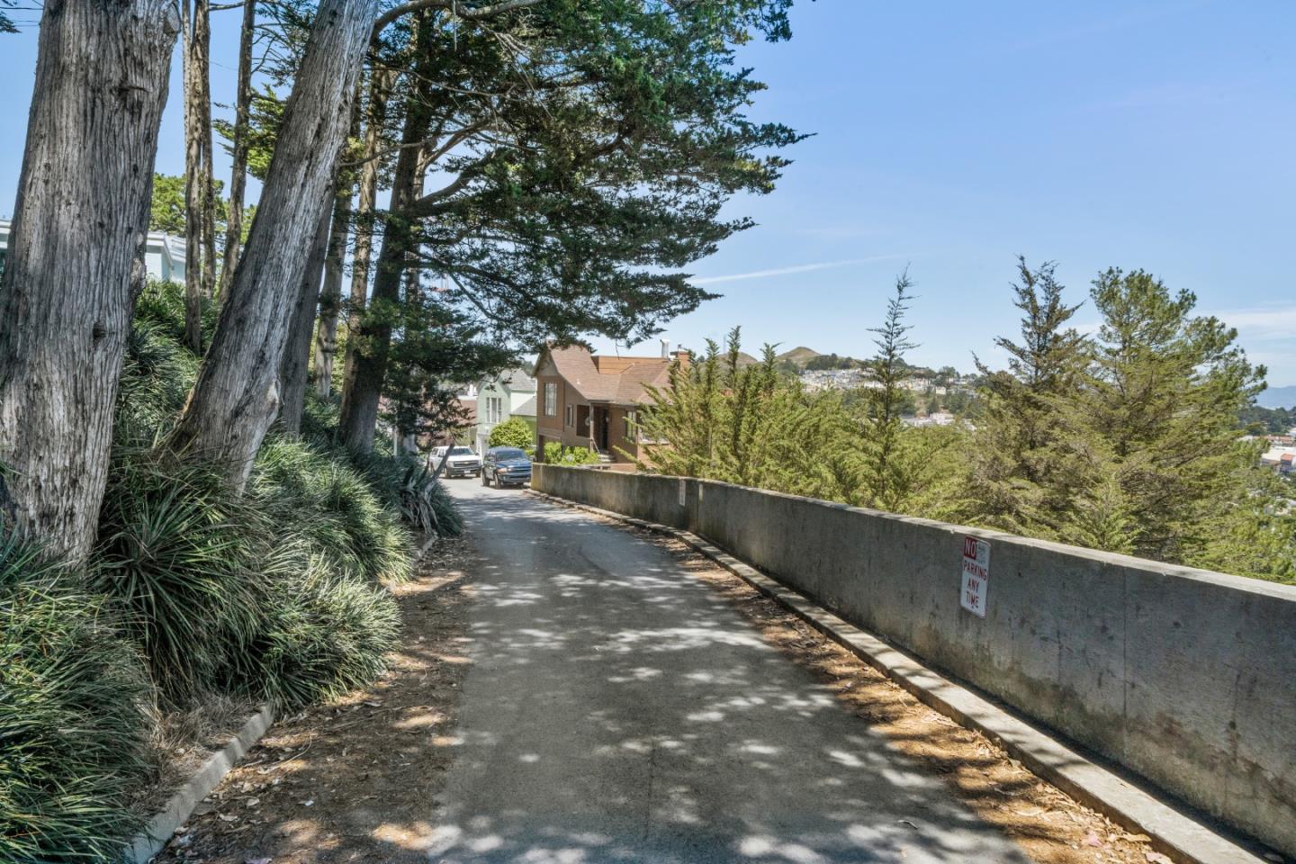 285 Edgehill WAY