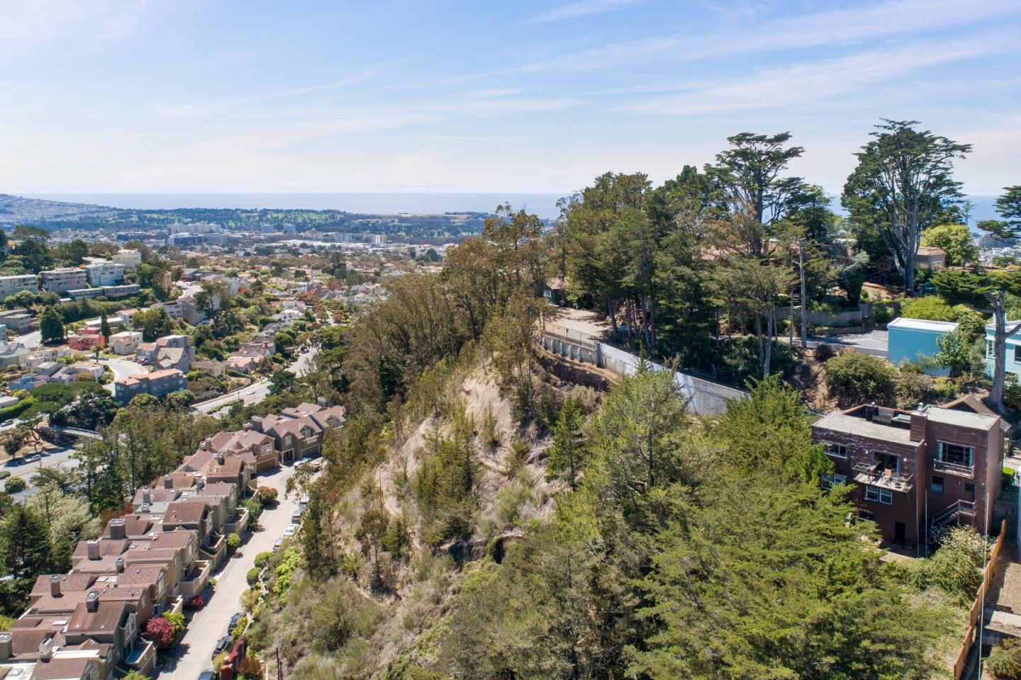 285 Edgehill WAY