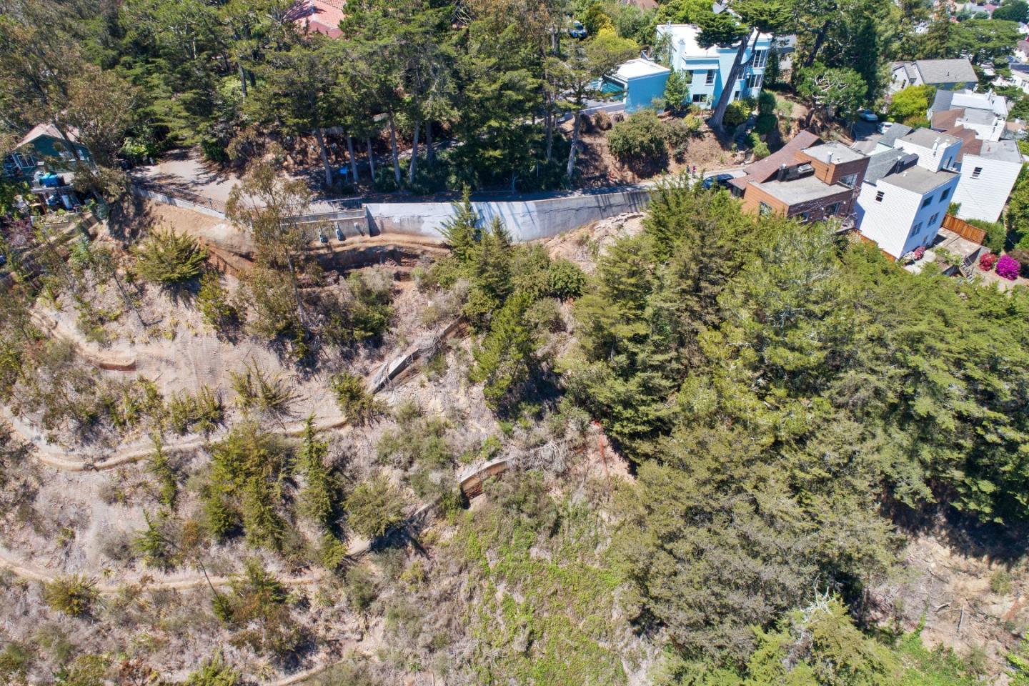285 Edgehill WAY