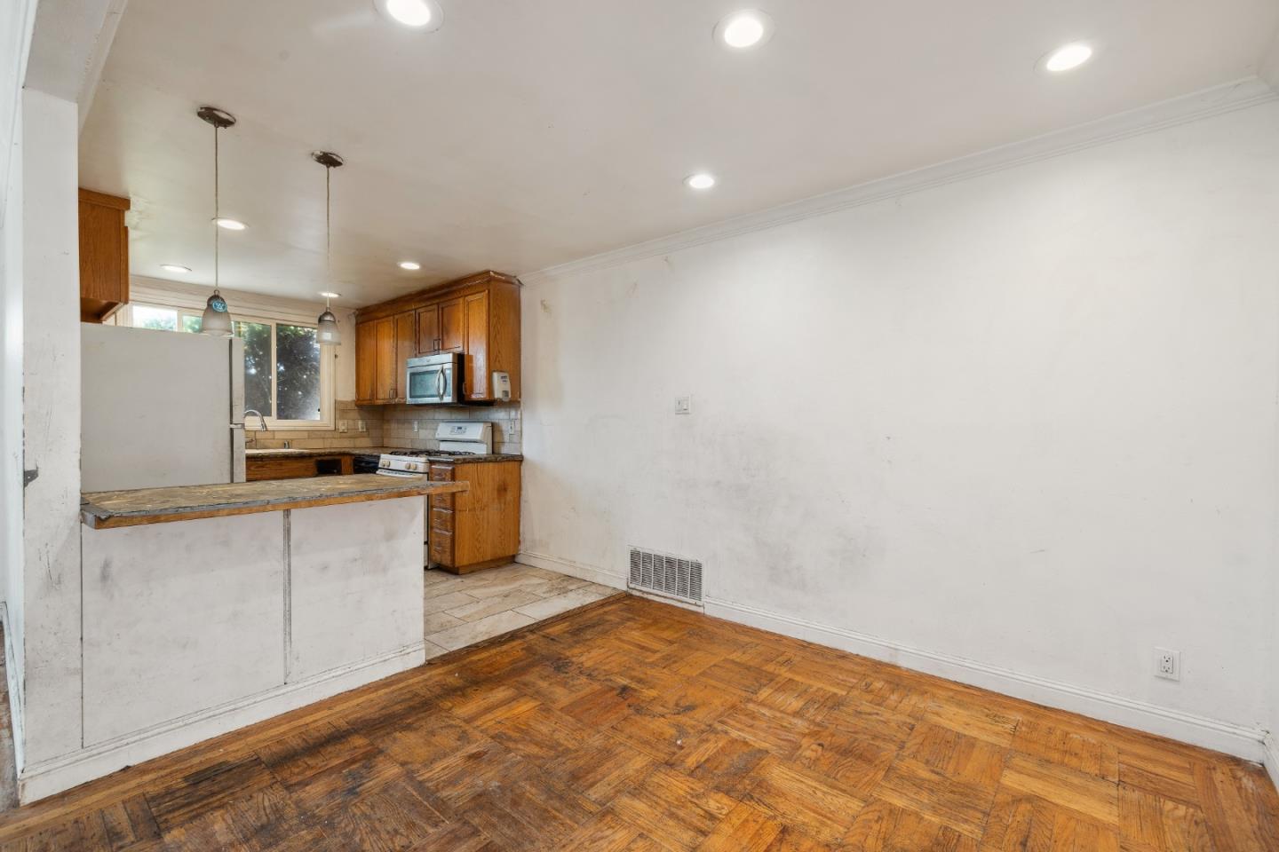 224 Wisteria DR