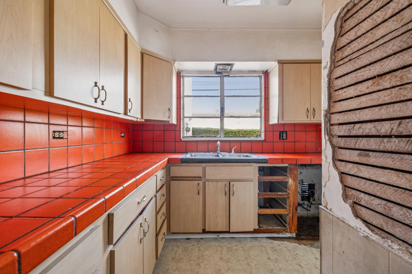 314 East Santa Inez Avenue