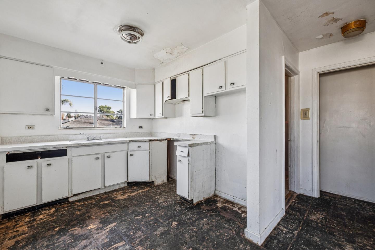 314 East Santa Inez Avenue