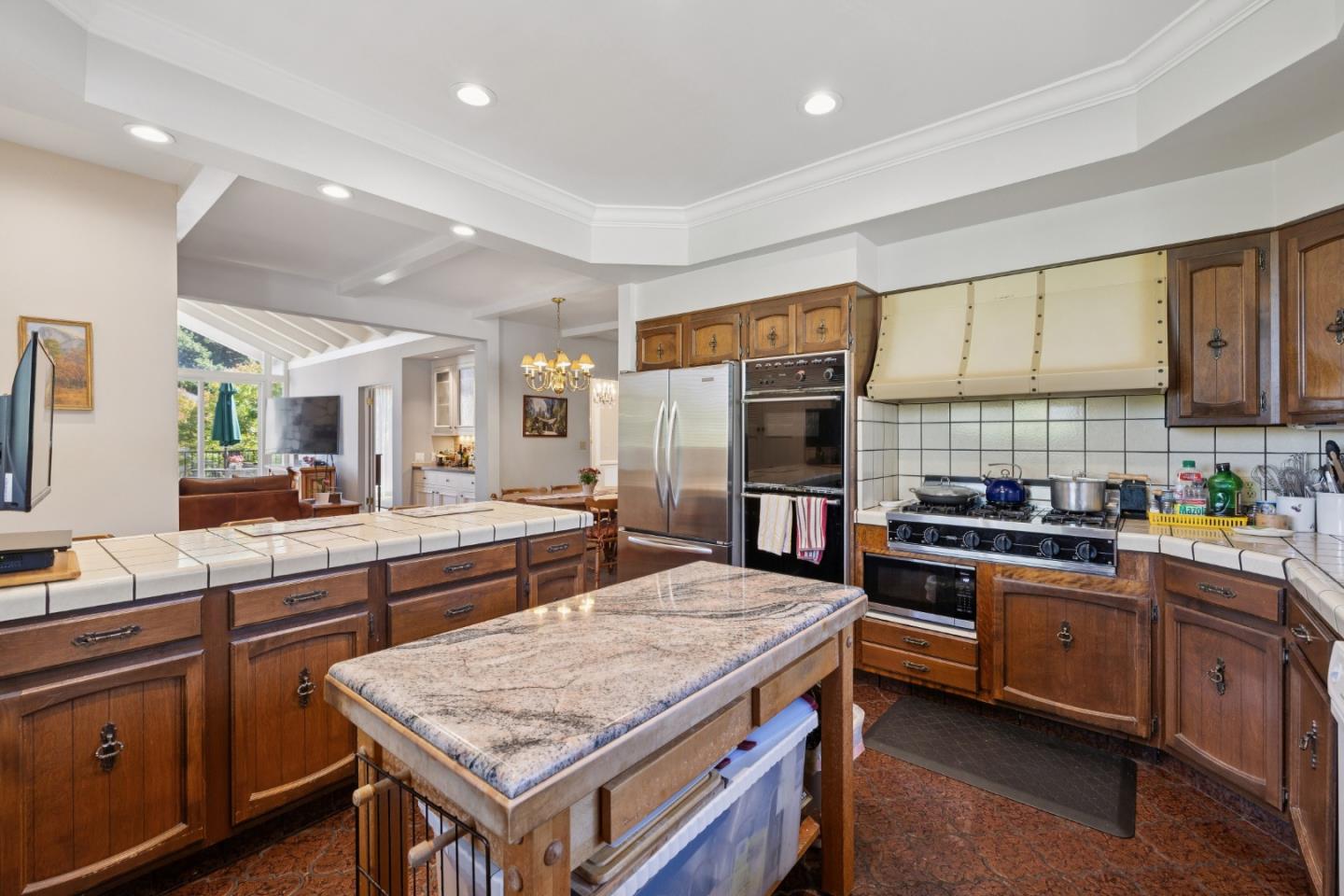 2301 Easton Drive