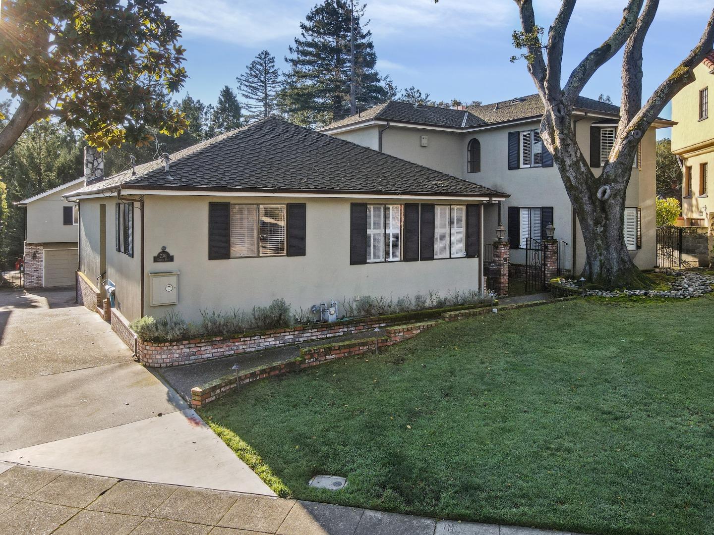 2301 Easton Drive